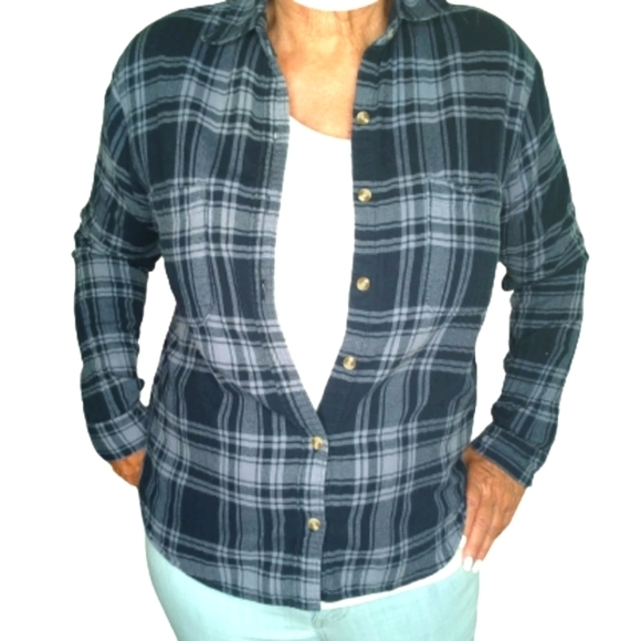 Abercrombie & Fitch Navy and Powder Blue  Plaid 100 % Cotton Shirt Size Small​ - Picture 5 of 15